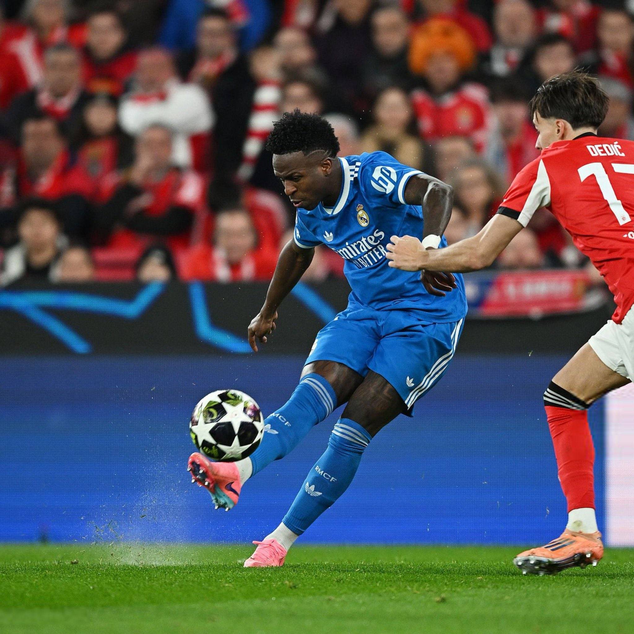 姆巴佩回归赛场，精彩发挥首场状态亮眼，FPX观众沸腾！的简单介绍